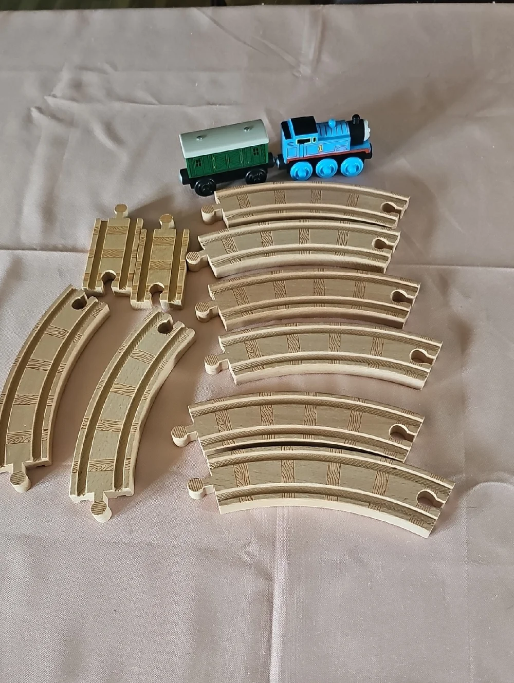 Thomas & Friends Thomas the Train, Baggage Car and Wooden Railway Track Bundle